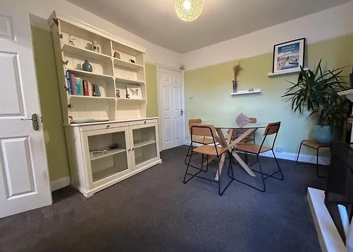 Entire 3 Bed House In Ipswich